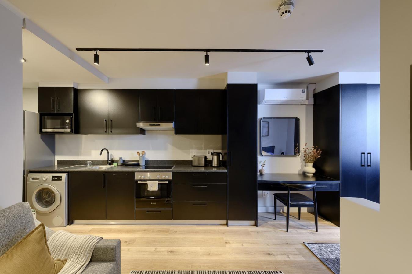 Urban Comfort At 1 Bed In City Centre With Pool 케이프타운 외부 사진